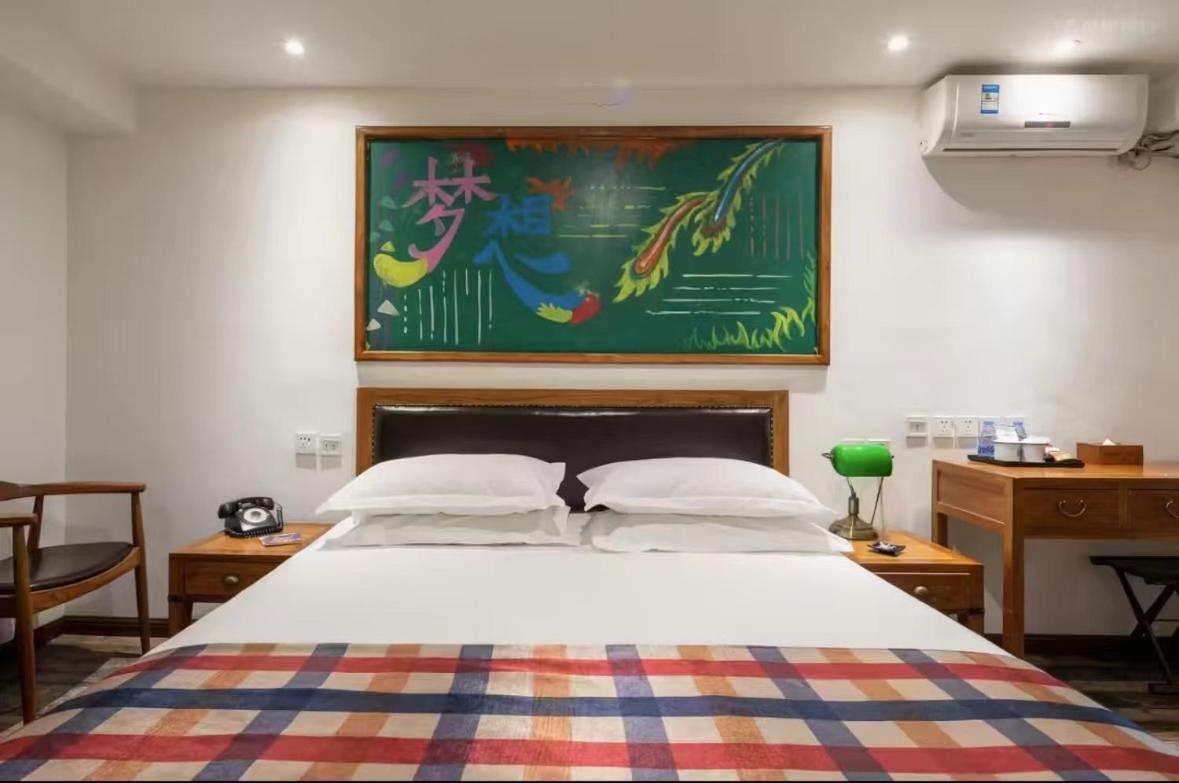 Nostalgia Hotel Beijing Guozijian Ghost Street - Near Beijing Lama Temple, Beihai Park, Jingshan Park, Drum Tower, Houhai Bar Street, Tian'Anmen Square, Located In Beijing Traditional Hutongs, 5 Minutes Away From Beixinqiao Metro Station Eksteriør billede