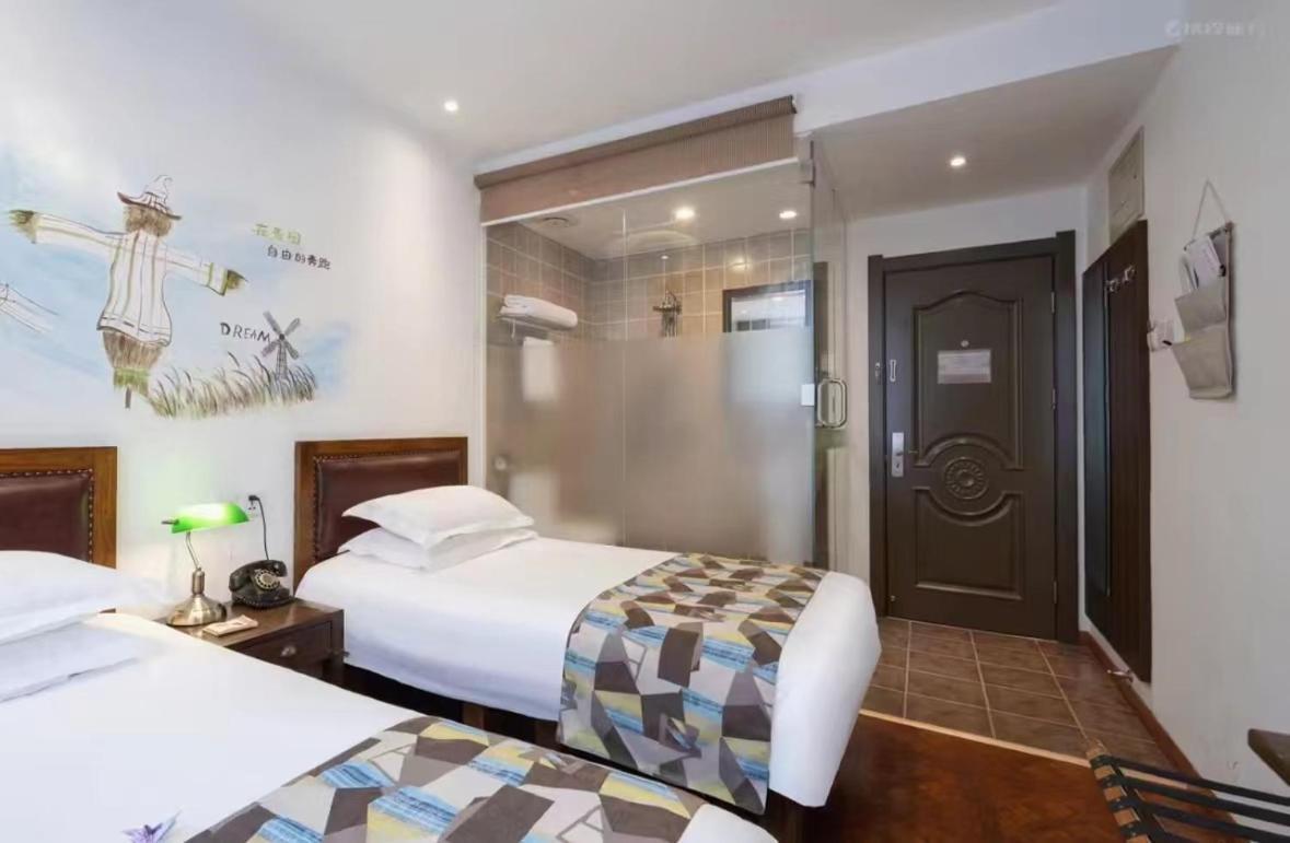 Nostalgia Hotel Beijing Guozijian Ghost Street - Near Beijing Lama Temple, Beihai Park, Jingshan Park, Drum Tower, Houhai Bar Street, Tian'Anmen Square, Located In Beijing Traditional Hutongs, 5 Minutes Away From Beixinqiao Metro Station Eksteriør billede