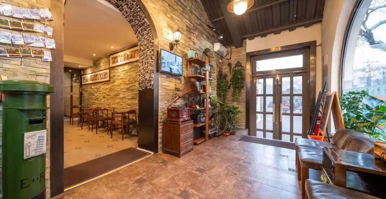 Nostalgia Hotel Beijing Guozijian Ghost Street - Near Beijing Lama Temple, Beihai Park, Jingshan Park, Drum Tower, Houhai Bar Street, Tian'Anmen Square, Located In Beijing Traditional Hutongs, 5 Minutes Away From Beixinqiao Metro Station Eksteriør billede