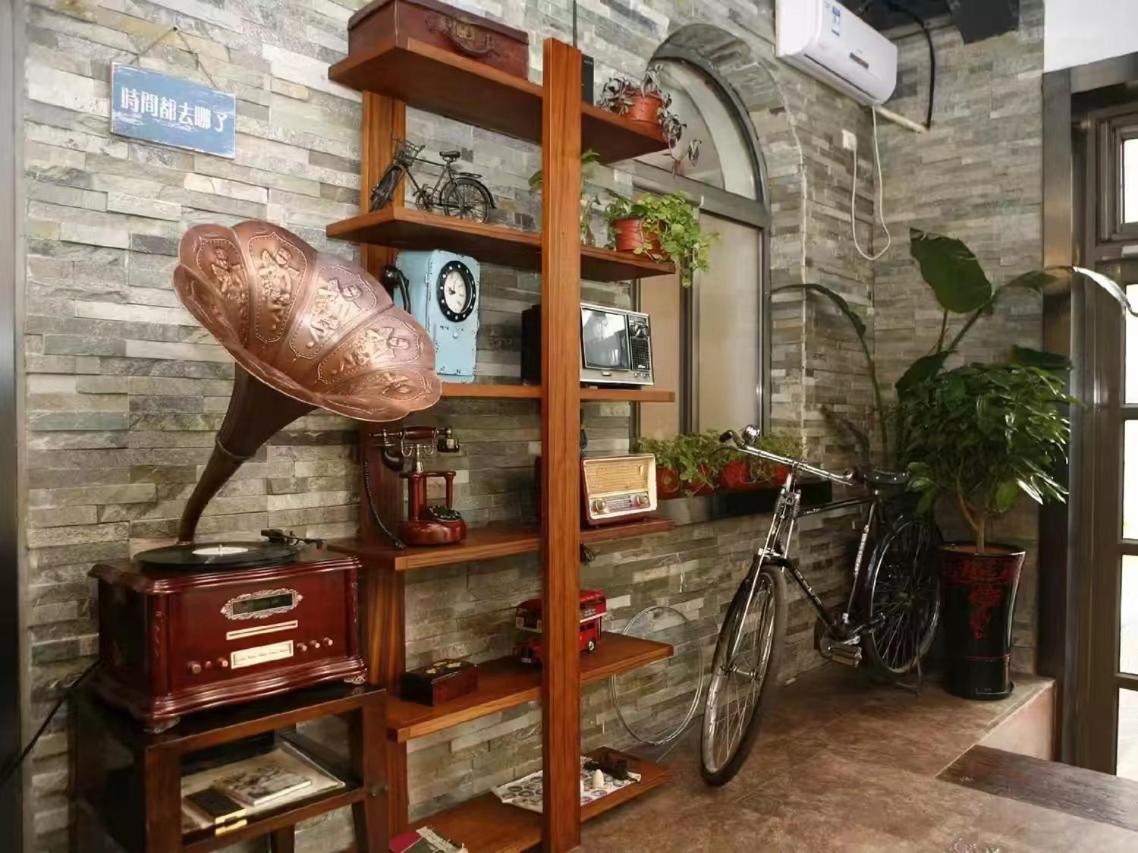 Nostalgia Hotel Beijing Guozijian Ghost Street - Near Beijing Lama Temple, Beihai Park, Jingshan Park, Drum Tower, Houhai Bar Street, Tian'Anmen Square, Located In Beijing Traditional Hutongs, 5 Minutes Away From Beixinqiao Metro Station Eksteriør billede