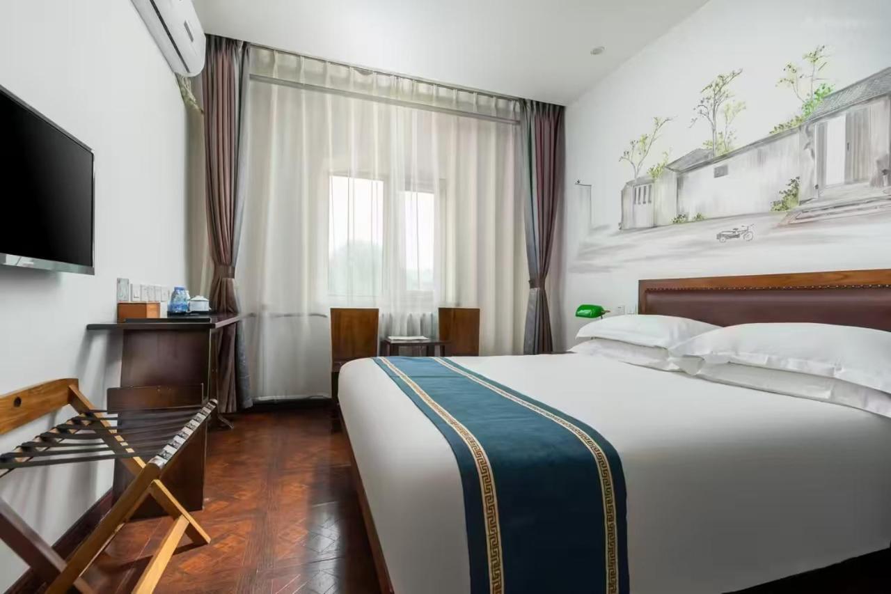 Nostalgia Hotel Beijing Guozijian Ghost Street - Near Beijing Lama Temple, Beihai Park, Jingshan Park, Drum Tower, Houhai Bar Street, Tian'Anmen Square, Located In Beijing Traditional Hutongs, 5 Minutes Away From Beixinqiao Metro Station Eksteriør billede