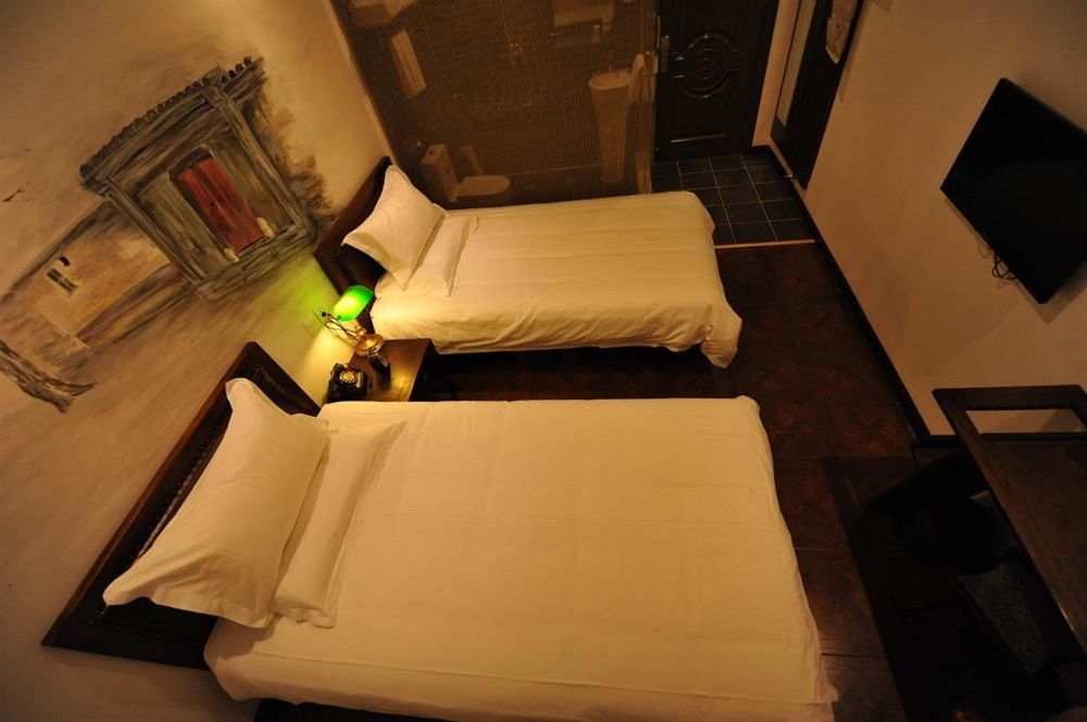 Nostalgia Hotel Beijing Guozijian Ghost Street - Near Beijing Lama Temple, Beihai Park, Jingshan Park, Drum Tower, Houhai Bar Street, Tian'Anmen Square, Located In Beijing Traditional Hutongs, 5 Minutes Away From Beixinqiao Metro Station Eksteriør billede