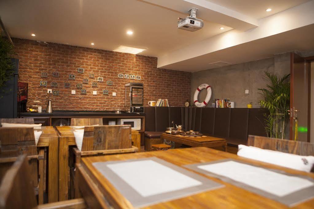 Nostalgia Hotel Beijing Guozijian Ghost Street - Near Beijing Lama Temple, Beihai Park, Jingshan Park, Drum Tower, Houhai Bar Street, Tian'Anmen Square, Located In Beijing Traditional Hutongs, 5 Minutes Away From Beixinqiao Metro Station Eksteriør billede