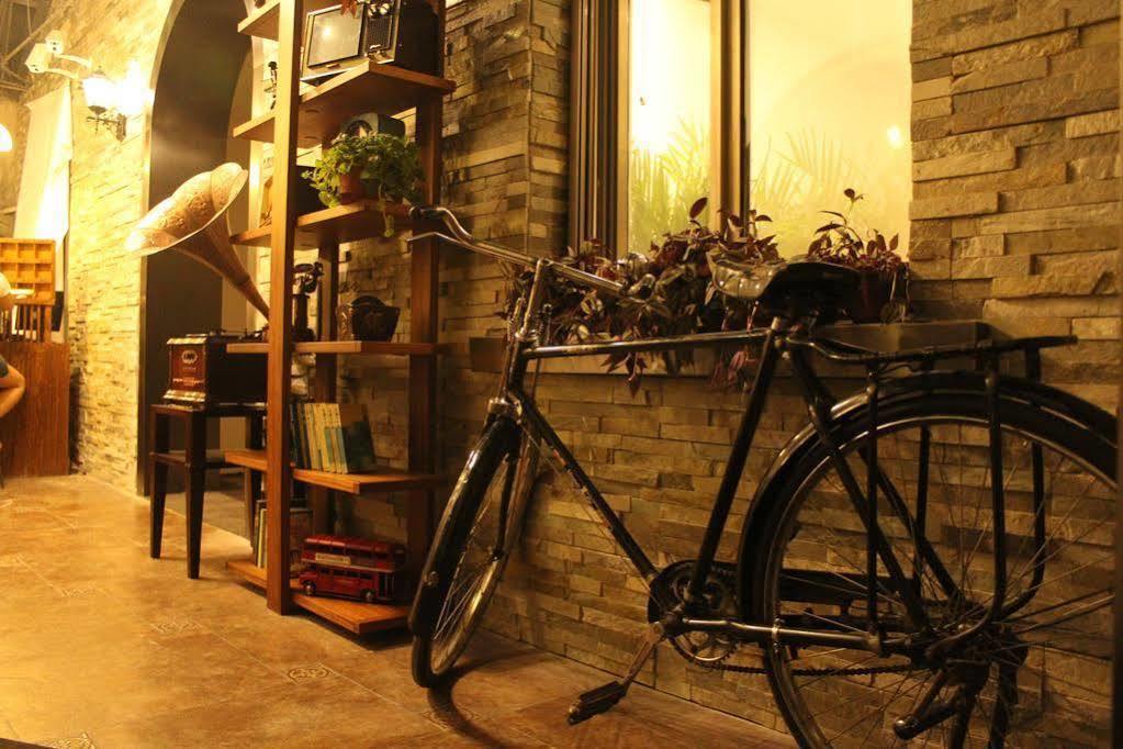 Nostalgia Hotel Beijing Guozijian Ghost Street - Near Beijing Lama Temple, Beihai Park, Jingshan Park, Drum Tower, Houhai Bar Street, Tian'Anmen Square, Located In Beijing Traditional Hutongs, 5 Minutes Away From Beixinqiao Metro Station Eksteriør billede